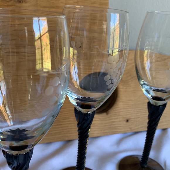 Vintage Etched and Colored Champagne Glasses (set of 4) - Picture 10 of 15